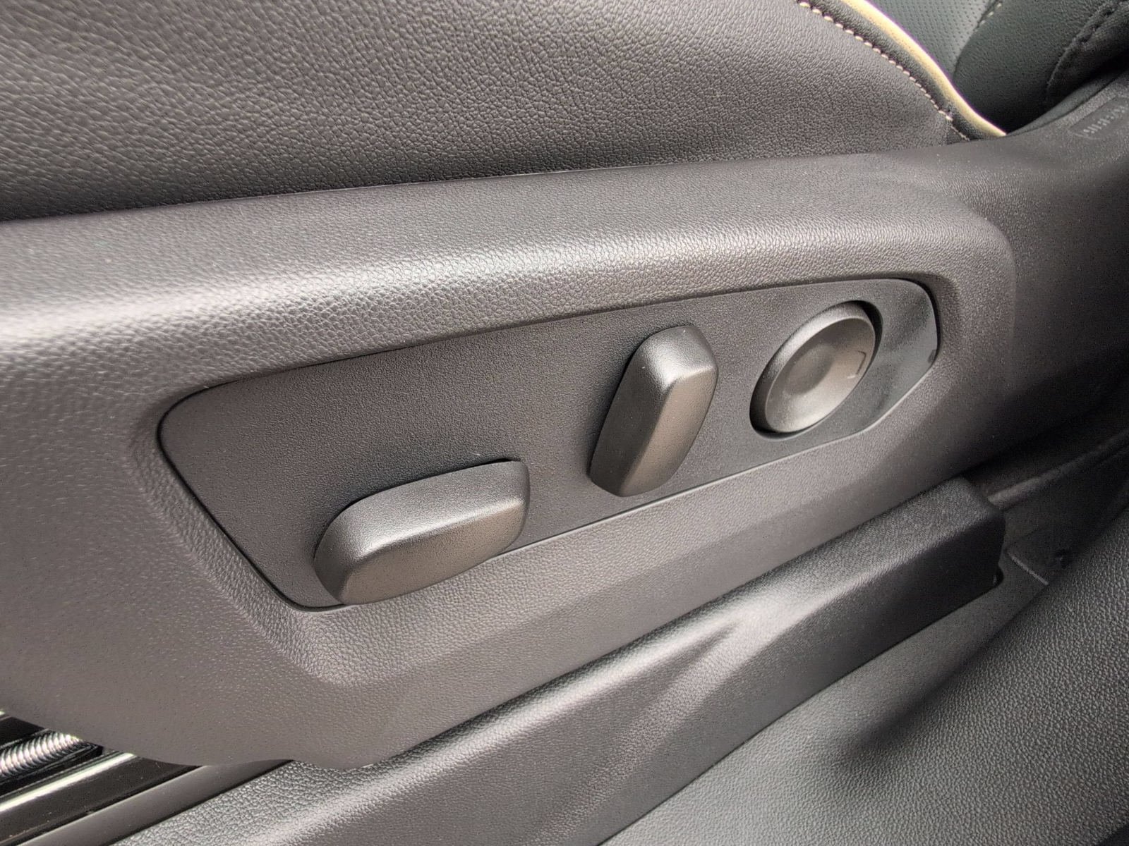 New 2026 GMC Yukon Elevation AWD/4WD image 25
