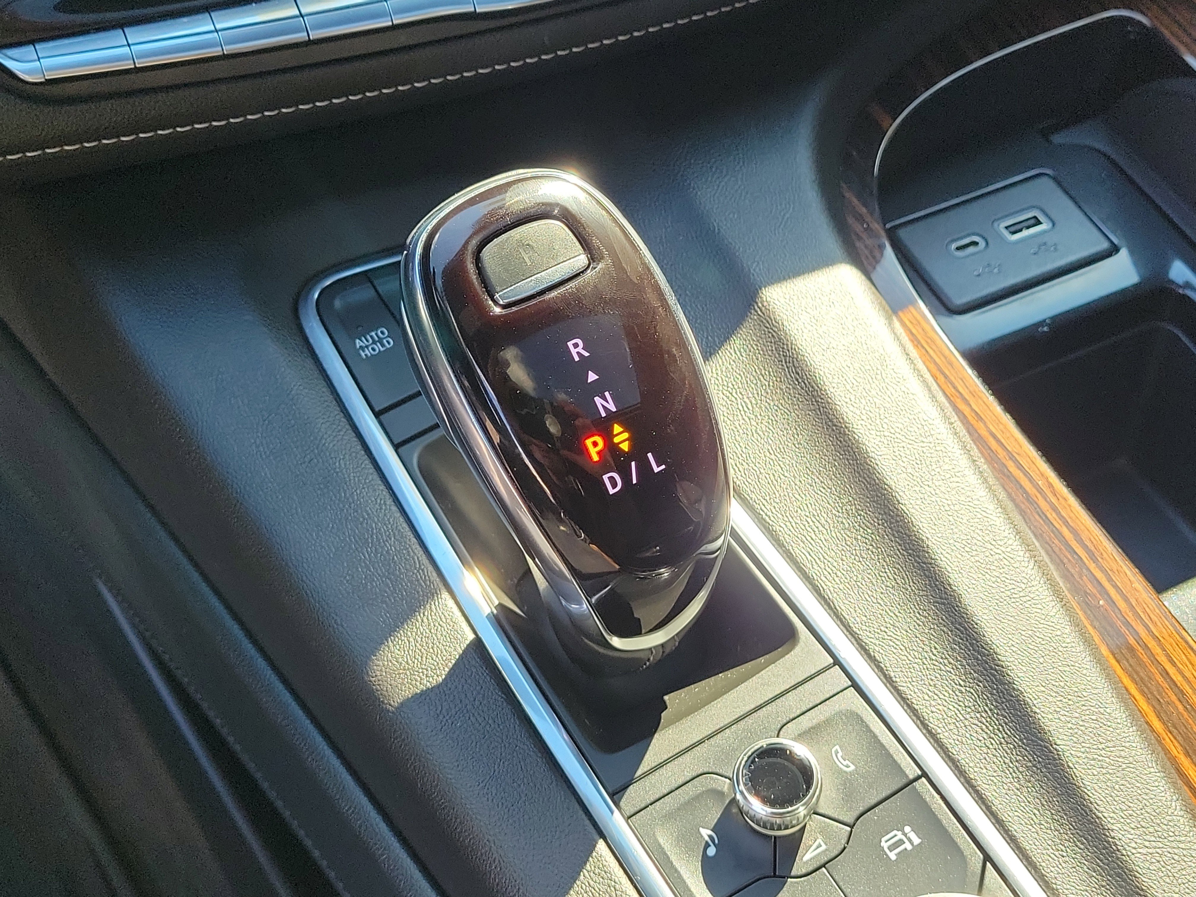 Used 2022 Cadillac Escalade Premium Luxury image 31