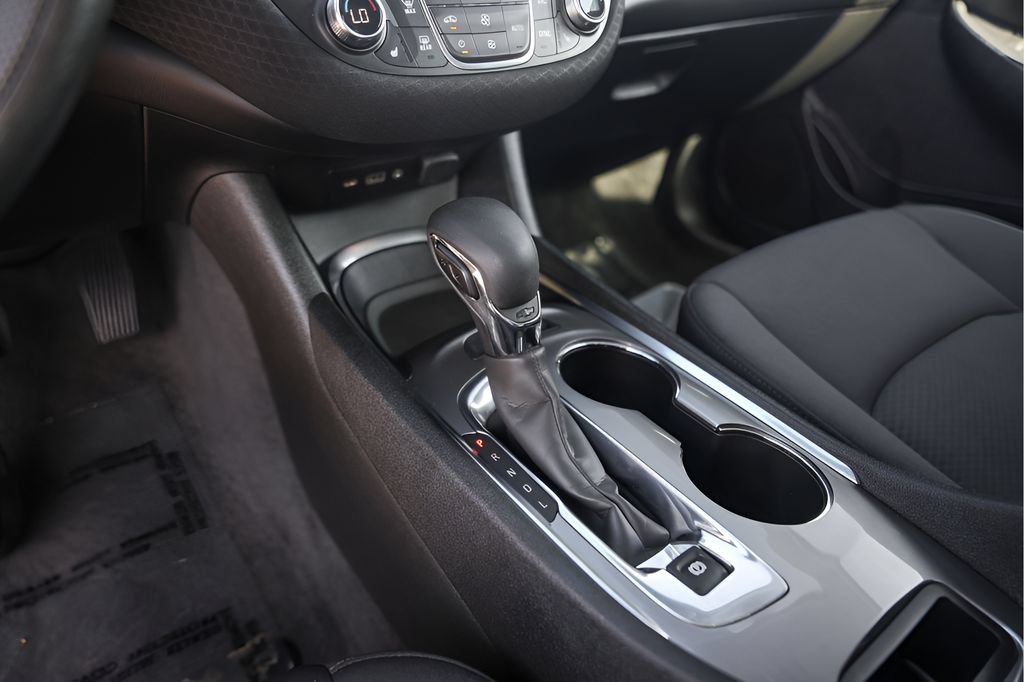 Used 2025 Chevrolet Malibu LT FWD image 22