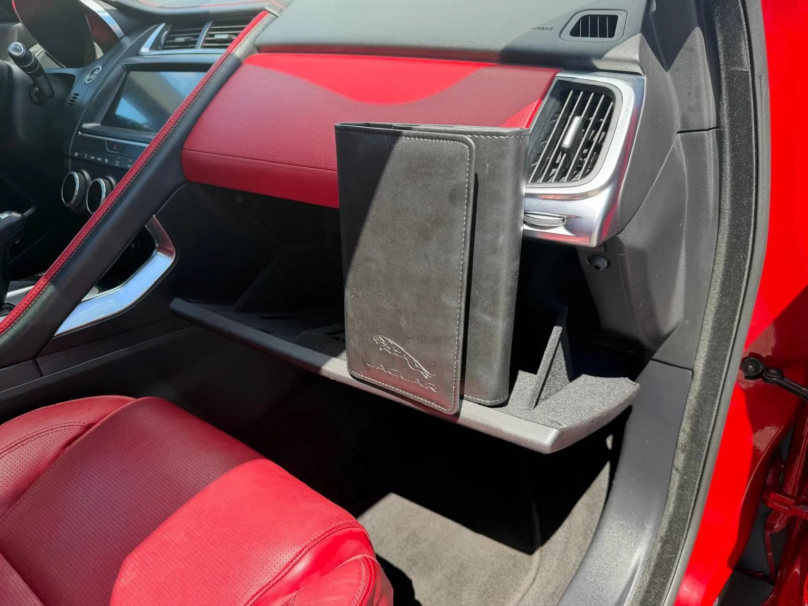 Used 2019 Jaguar E-PACE R-Dynamic HSE AWD/4WD image 32