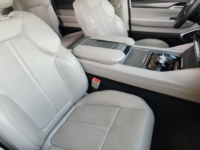 Certified 2024 Jeep Wagoneer Series II AWD/4WD image 13