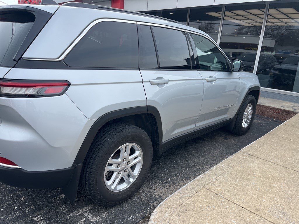 Used 2024 Jeep Grand Cherokee Laredo w/ MOPAR Finishing Package image 5