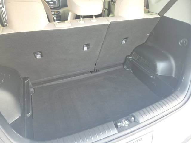 Used 2025 Kia Soul LX w/ LX Technology Package image 31