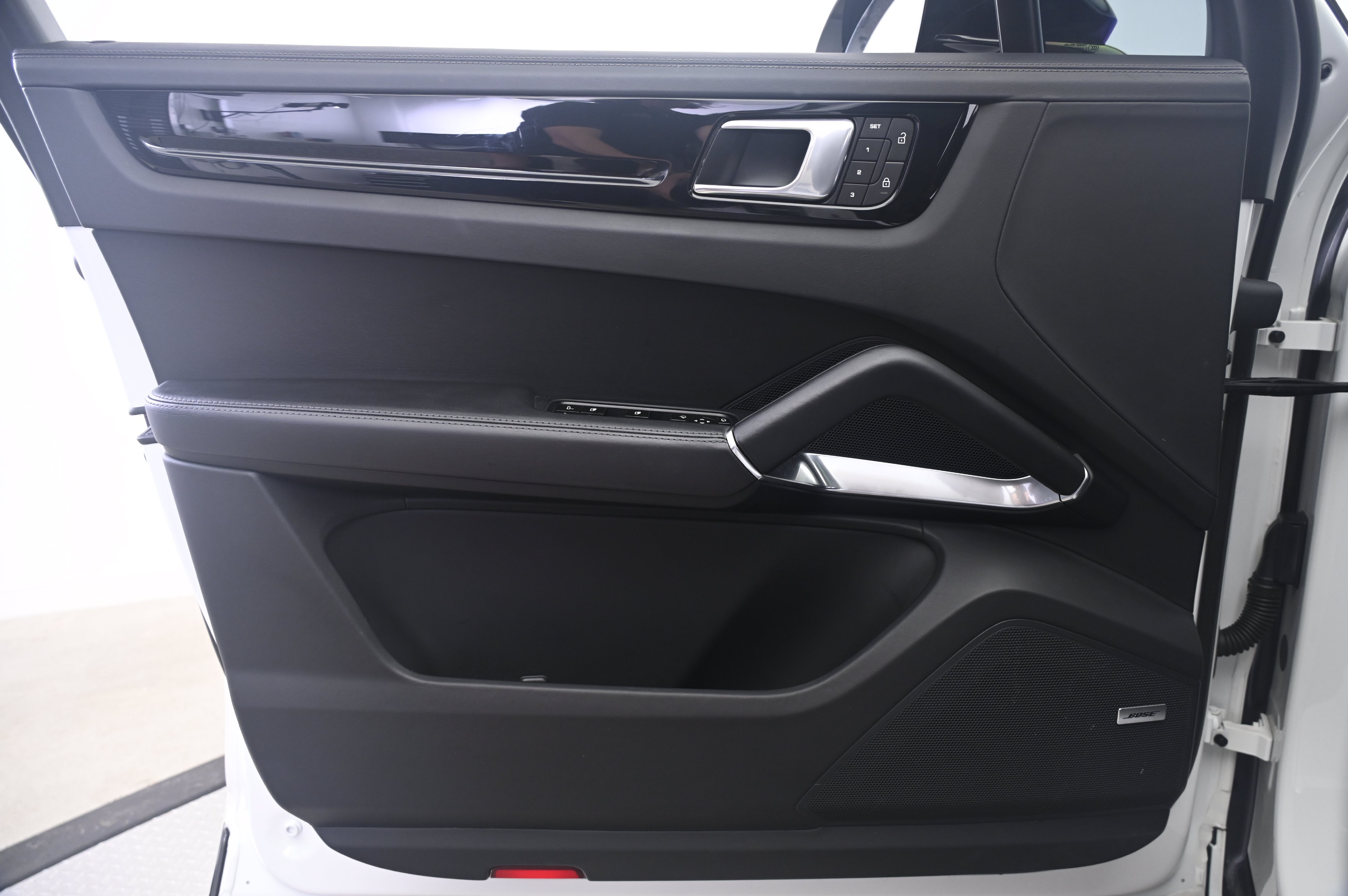 Certified 2023 Porsche Cayenne Turbo AWD/4WD image 26