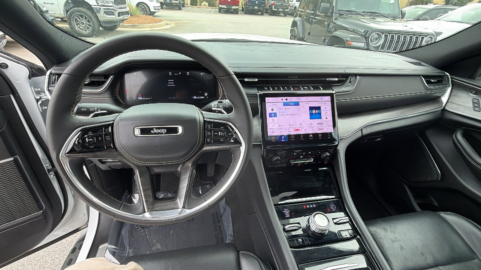 Certified 2025 Jeep Grand Cherokee L Overland w/ Luxury Tech Group IV image 29