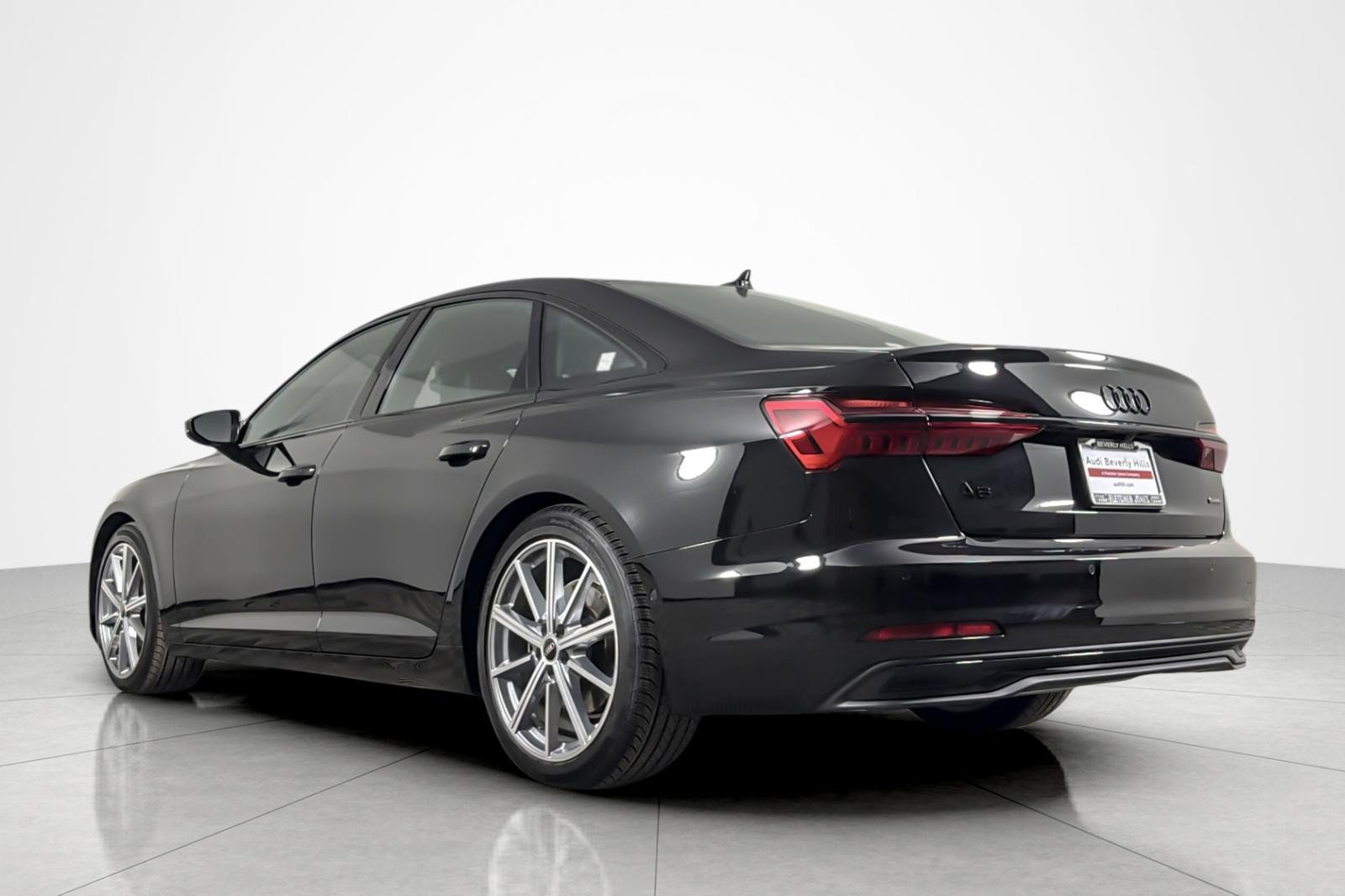 Used 2025 Audi A6 Premium Plus w/ Premium Plus Package AWD/4WD image 3