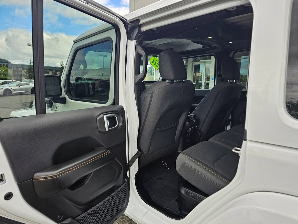 Used 2024 Jeep Wrangler Unlimited Sahara AWD/4WD image 12