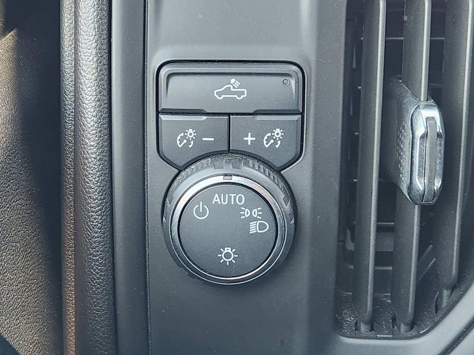 Used 2022 Chevrolet Silverado 1500 Custom image 26