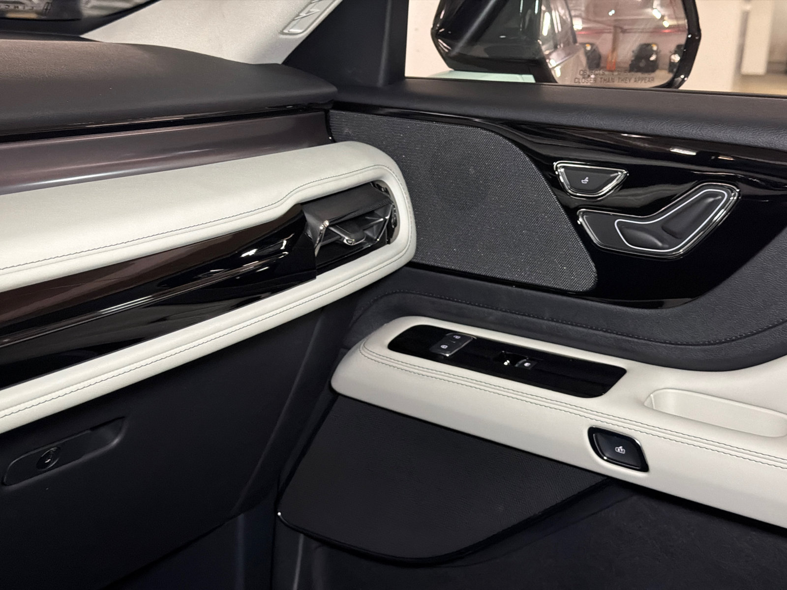 New 2027 Lincoln Aviator AWD image 34