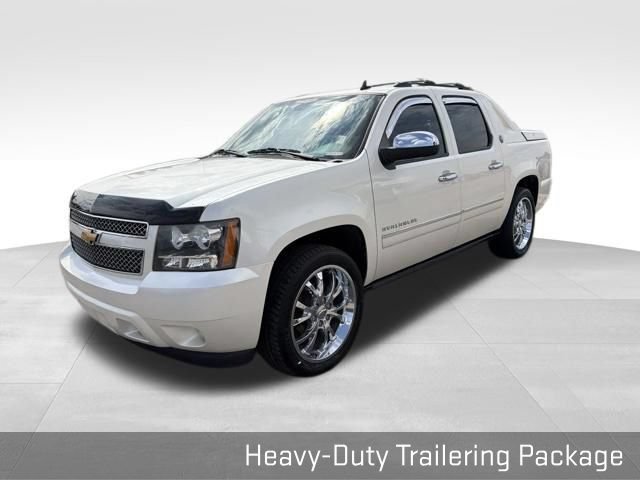 Used 2013 Chevrolet Avalanche LTZ RWD image 6