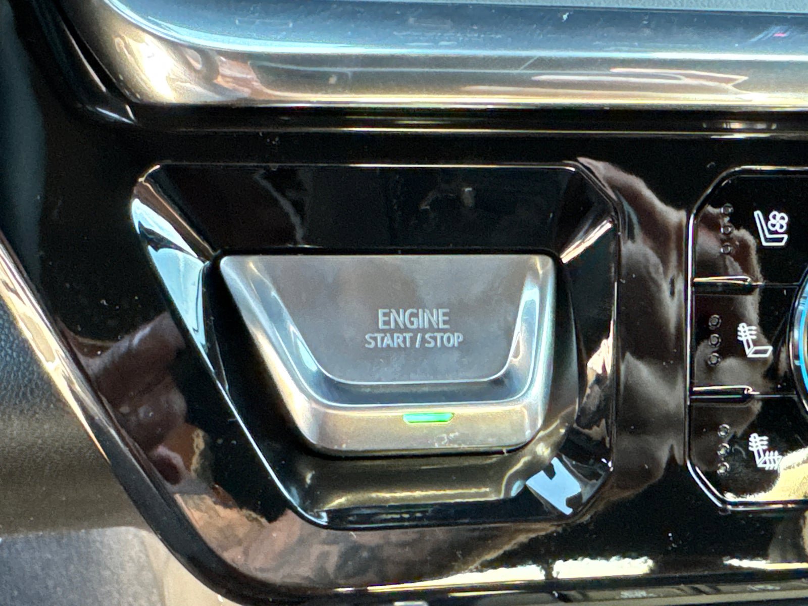 New 2026 GMC Sierra 3500 Denali Ultimate w/ LPO, Black Badging Package image 33