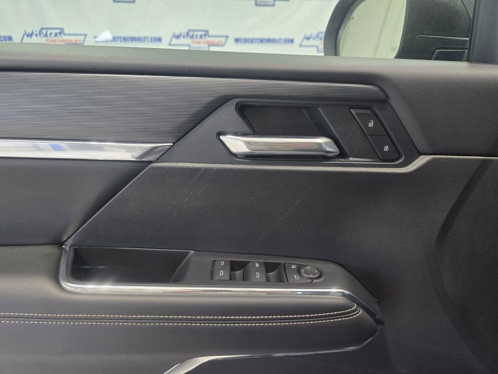 Used 2025 GMC Acadia Elevation image 13