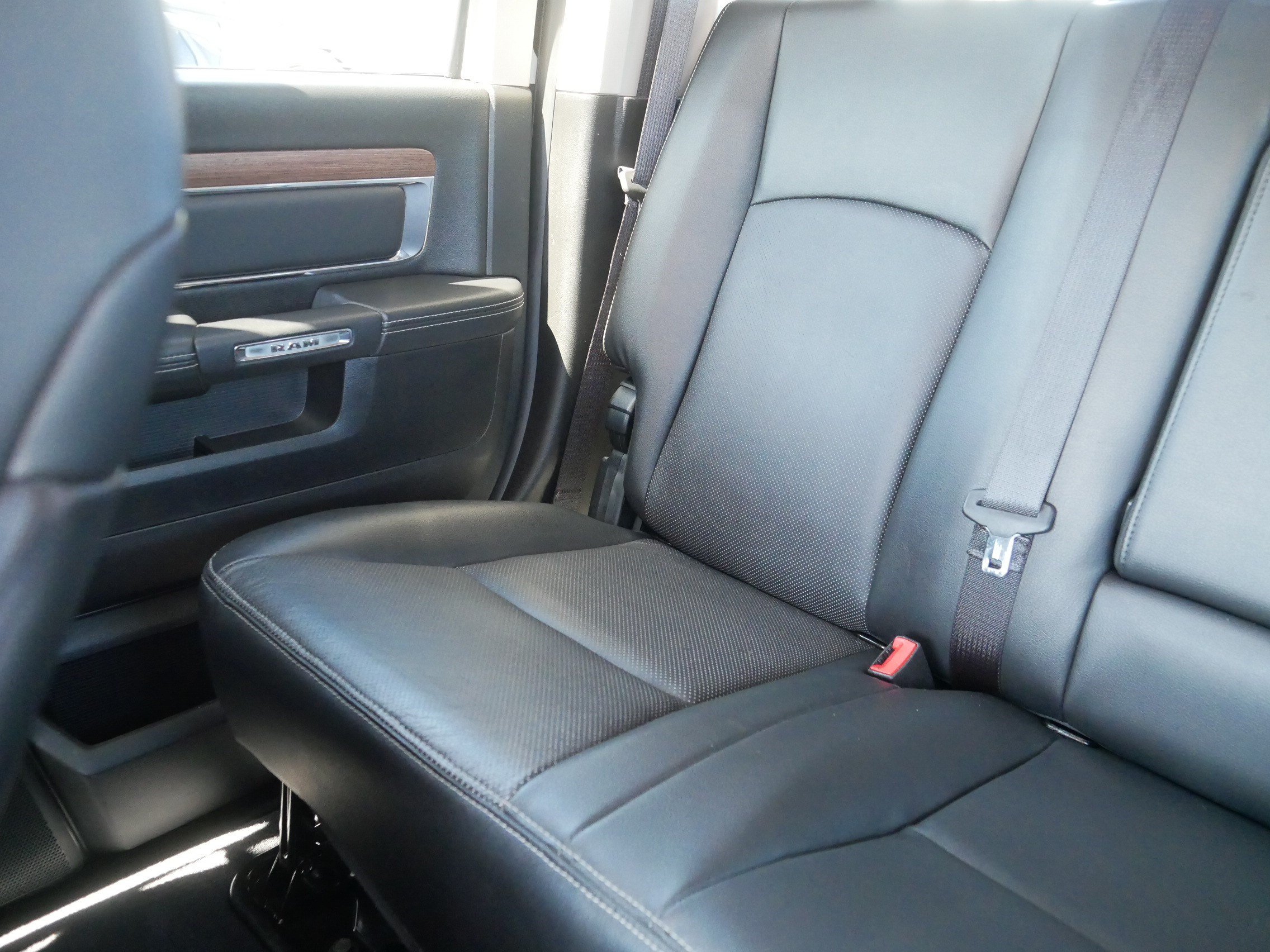 Used 2015 RAM 2500 Laramie AWD/4WD image 12