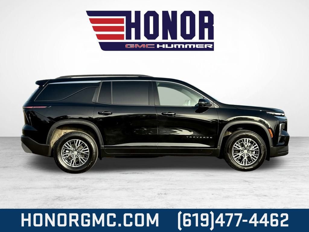 Used 2024 Chevrolet Traverse LT image 2