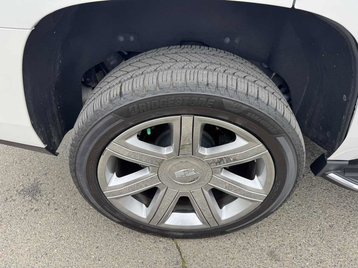 Used 2017 Cadillac Escalade Luxury image 42