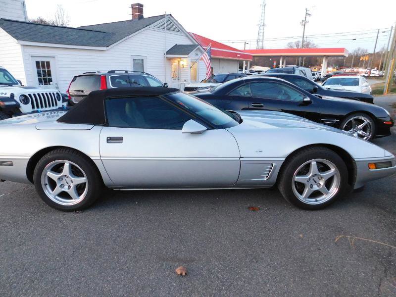 Used 1996 Chevrolet Corvette Convertible image 4