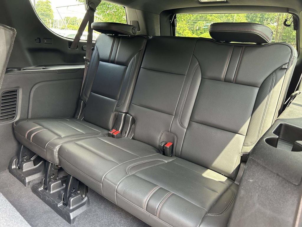 Used 2021 Chevrolet Suburban RST w/ Luxury Package RWD image 12