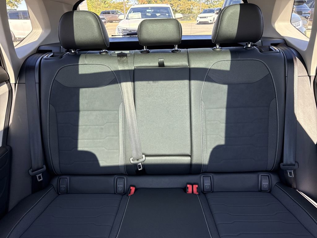 New 2025 Volkswagen Taos SE image 31