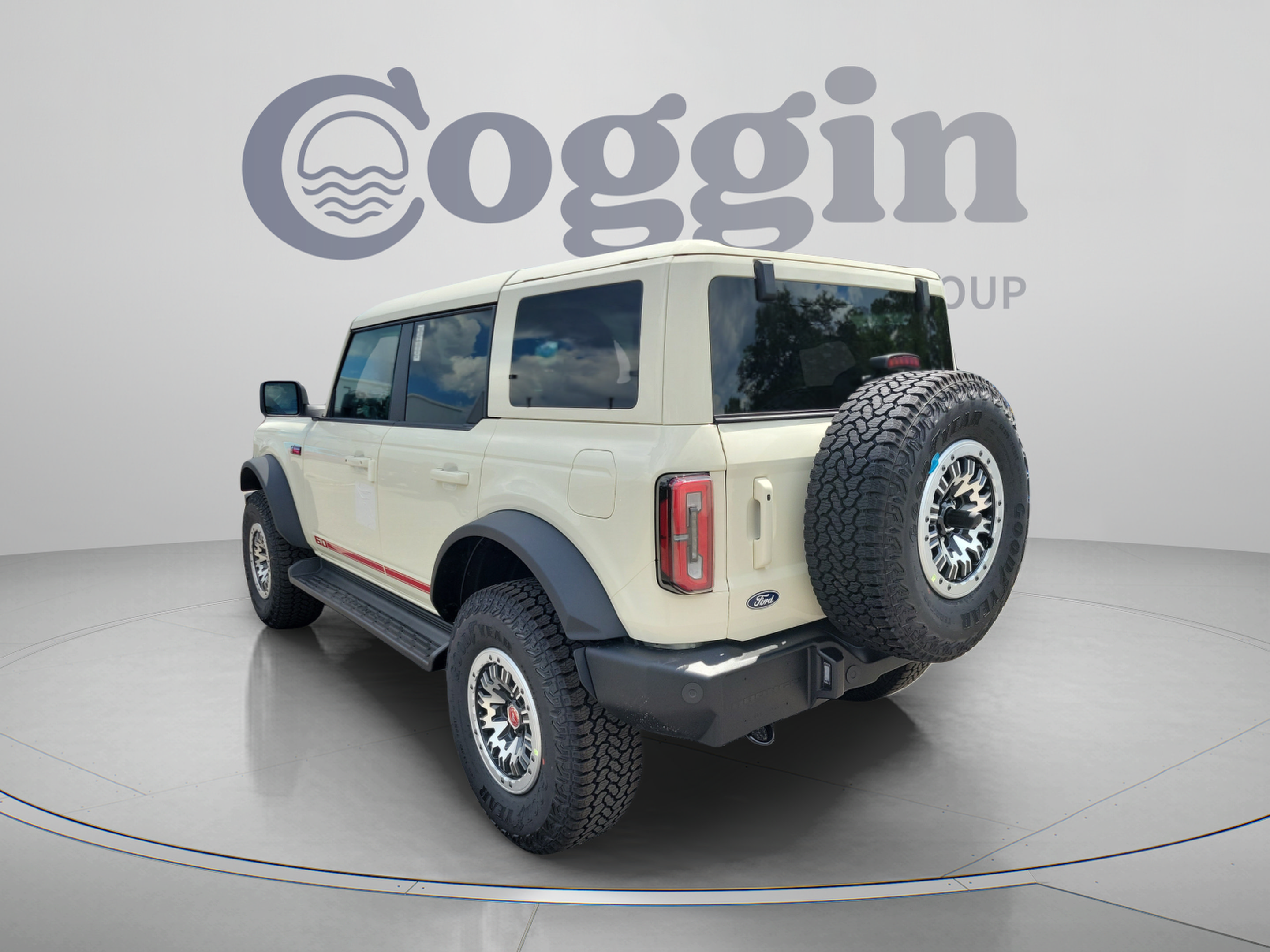 New 2026 Ford Bronco Outer Banks w/ Sasquatch Package AWD/4WD image 2