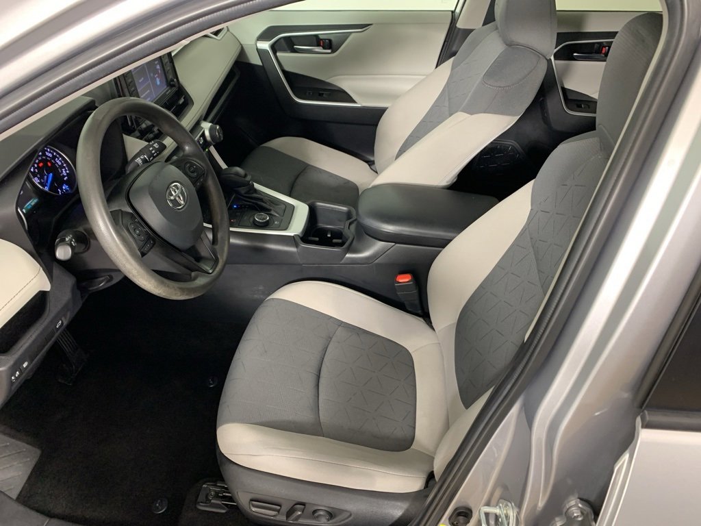 Used 2022 Toyota RAV4 XLE w/ Convenience Package image 29