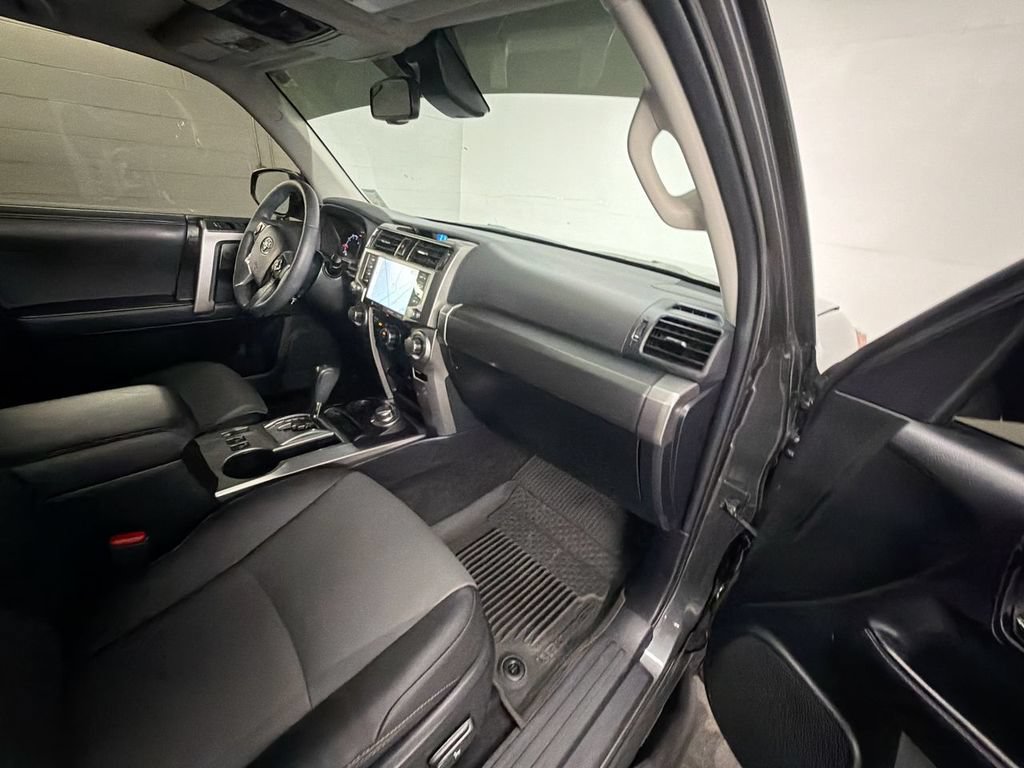 Used 2022 Toyota 4Runner SR5 Premium w/ Moonroof Package AWD/4WD image 29