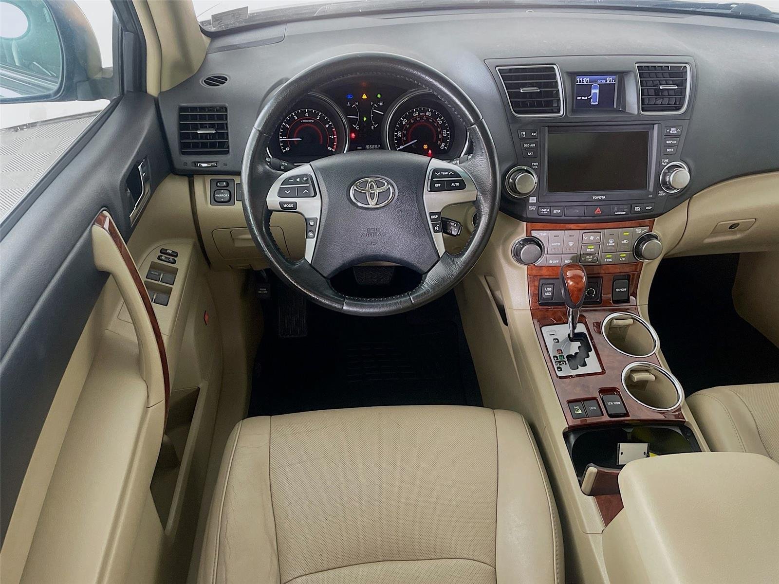 Used 2012 Toyota Highlander Limited w/ Convenience Pkg AWD/4WD image 25