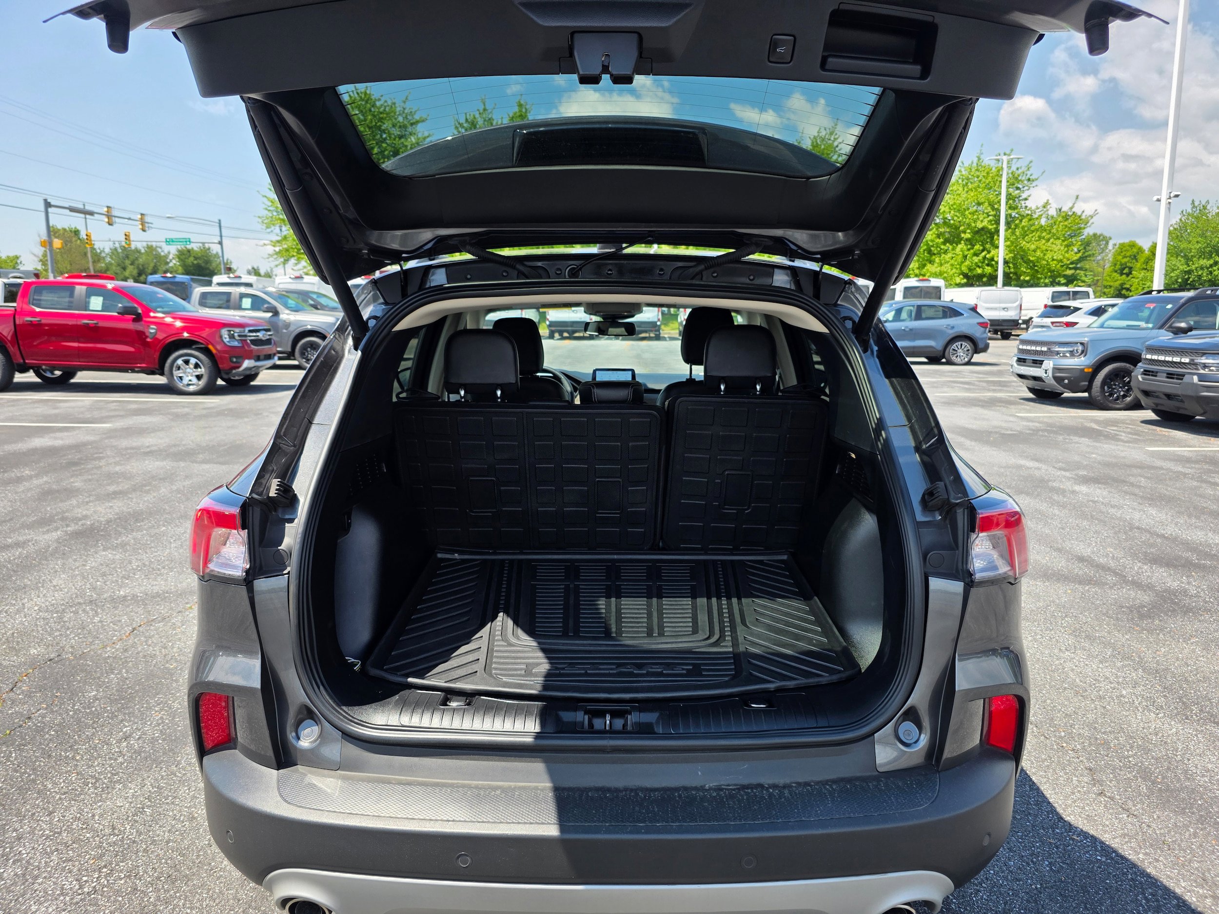 Used 2020 Ford Escape Titanium FWD image 9