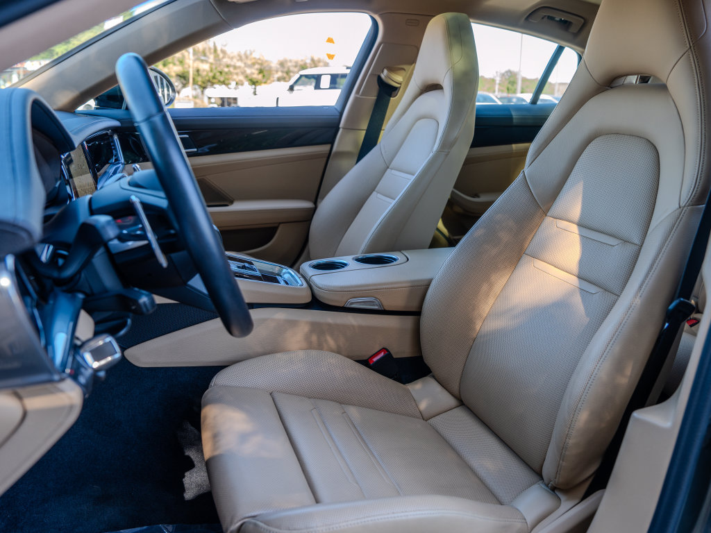 Used 2023 Porsche Panamera w/ Premium Package RWD image 18