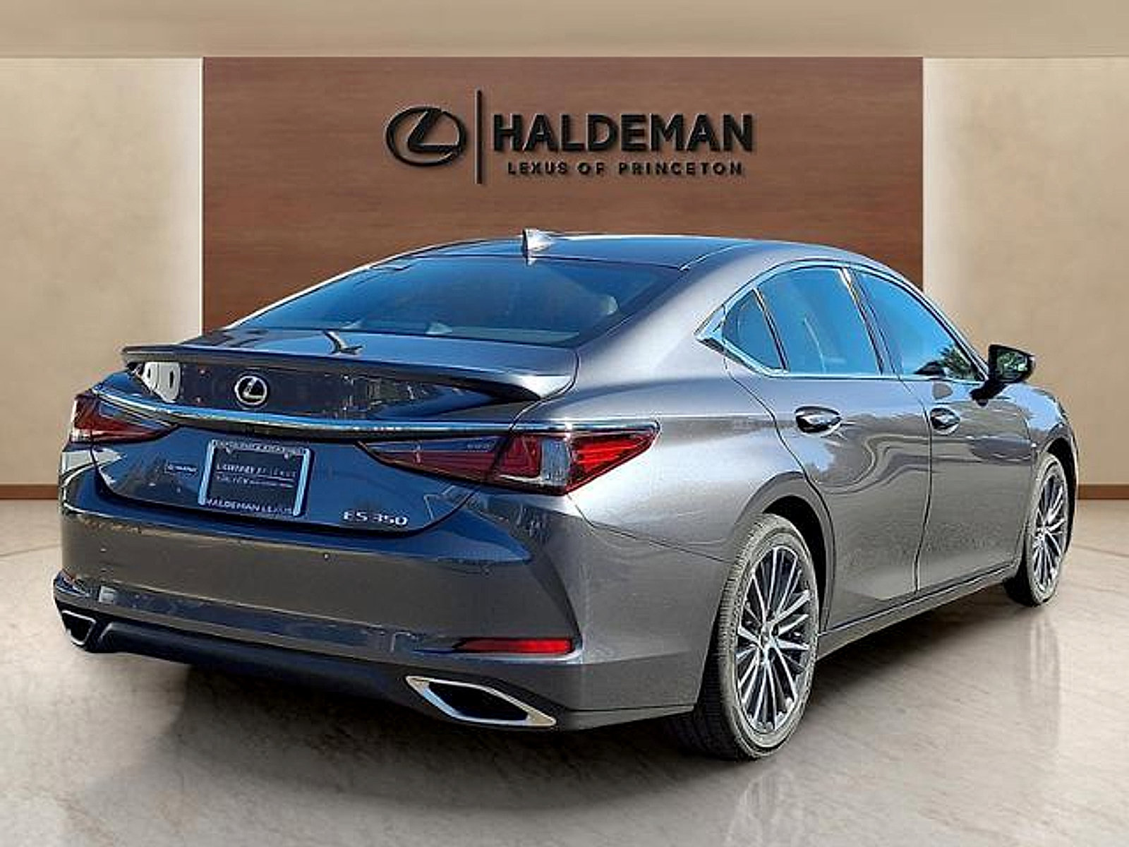 Used 2023 Lexus ES 350 w/ Premium Package FWD image 6