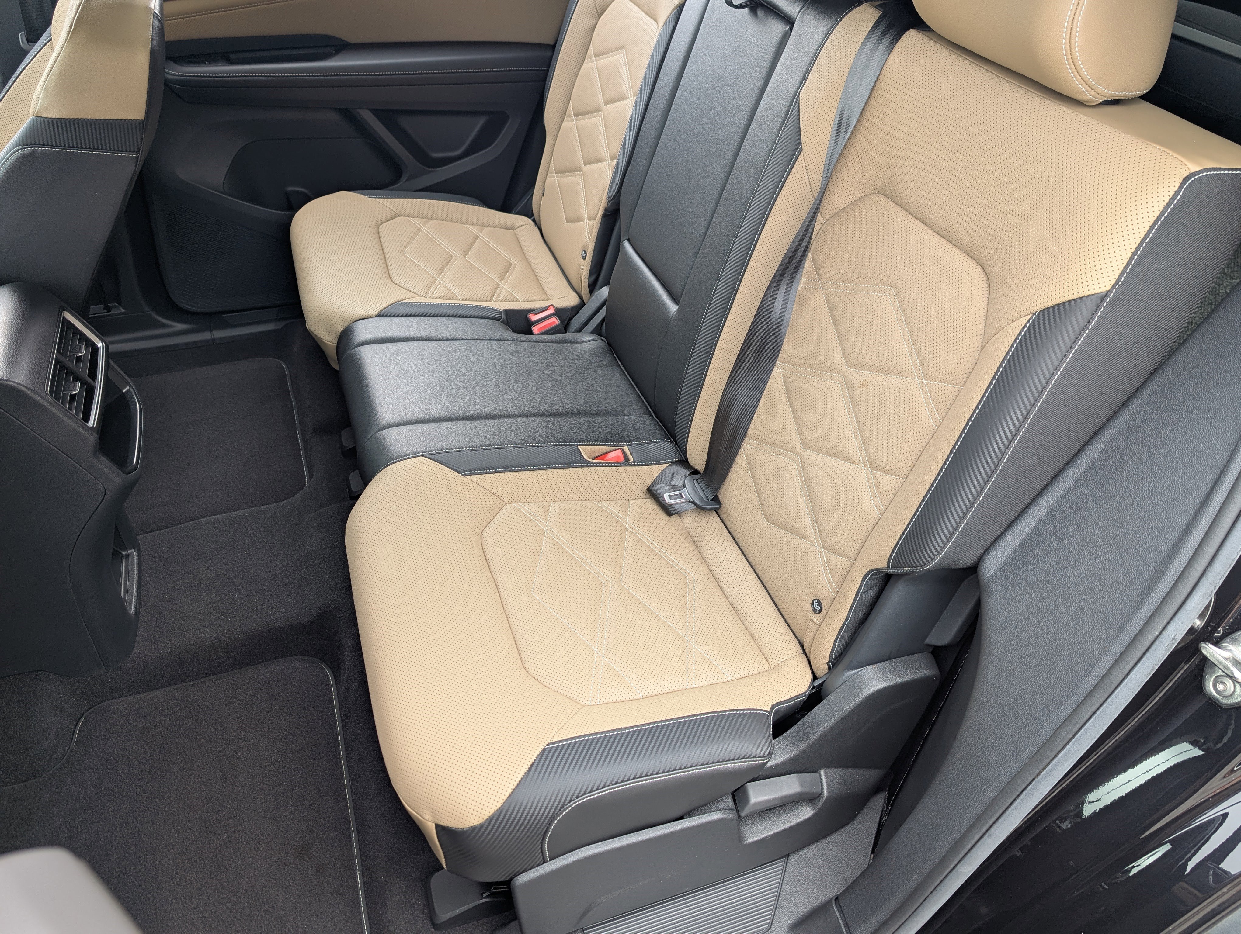 Used 2024 Volkswagen Atlas Cross Sport SE image 17