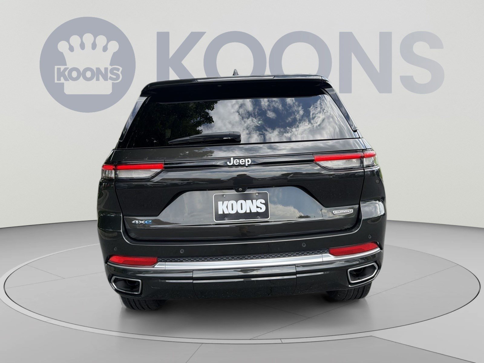Used 2023 Jeep Grand Cherokee Summit AWD/4WD image 5