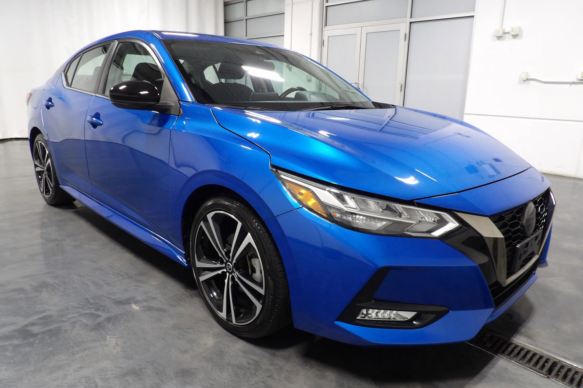 Used 2023 Nissan Sentra SR w/ Trunk Package FWD image 2