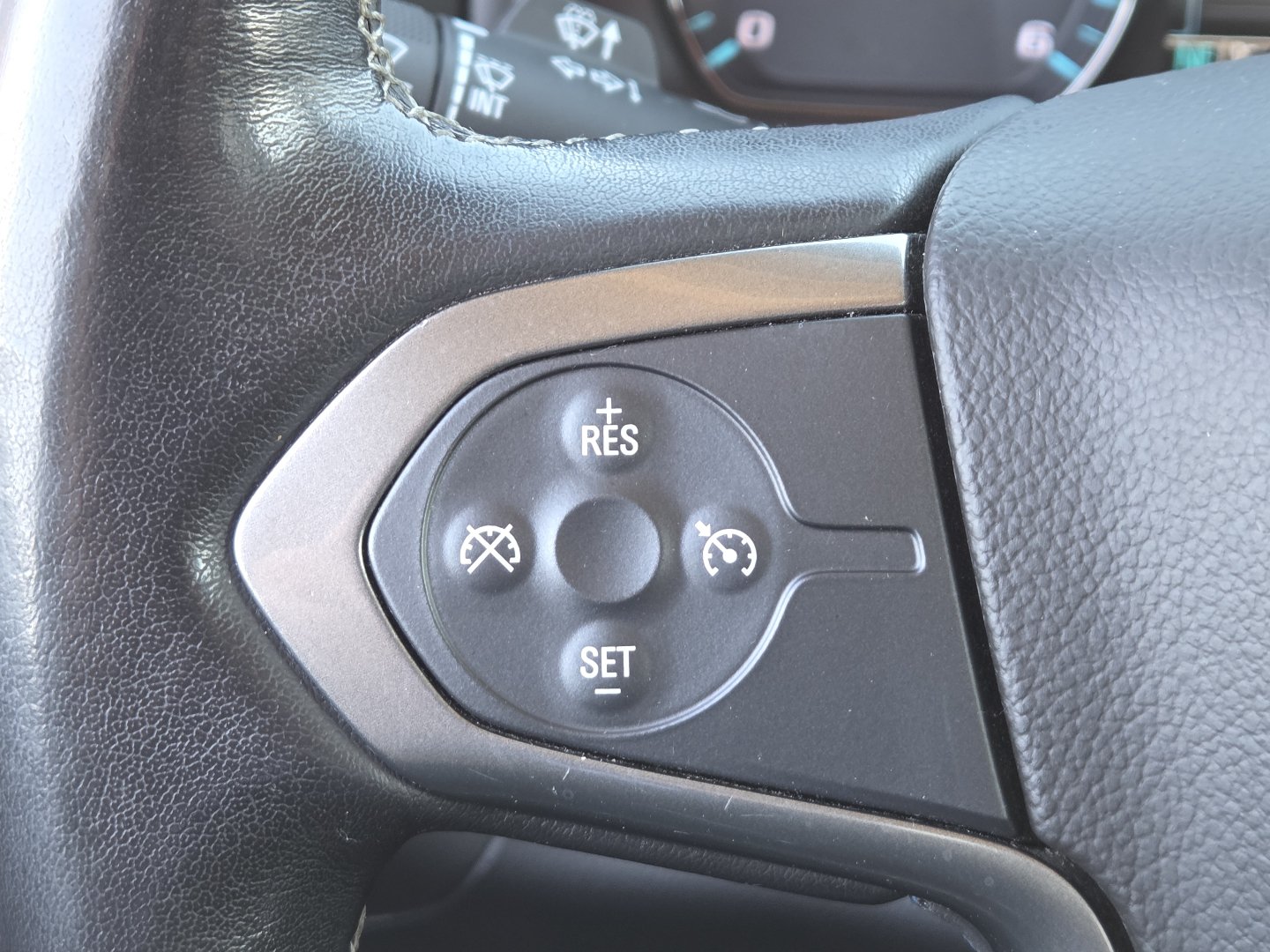 Used 2018 Chevrolet Silverado 1500 LT w/ All Star Edition AWD/4WD image 8