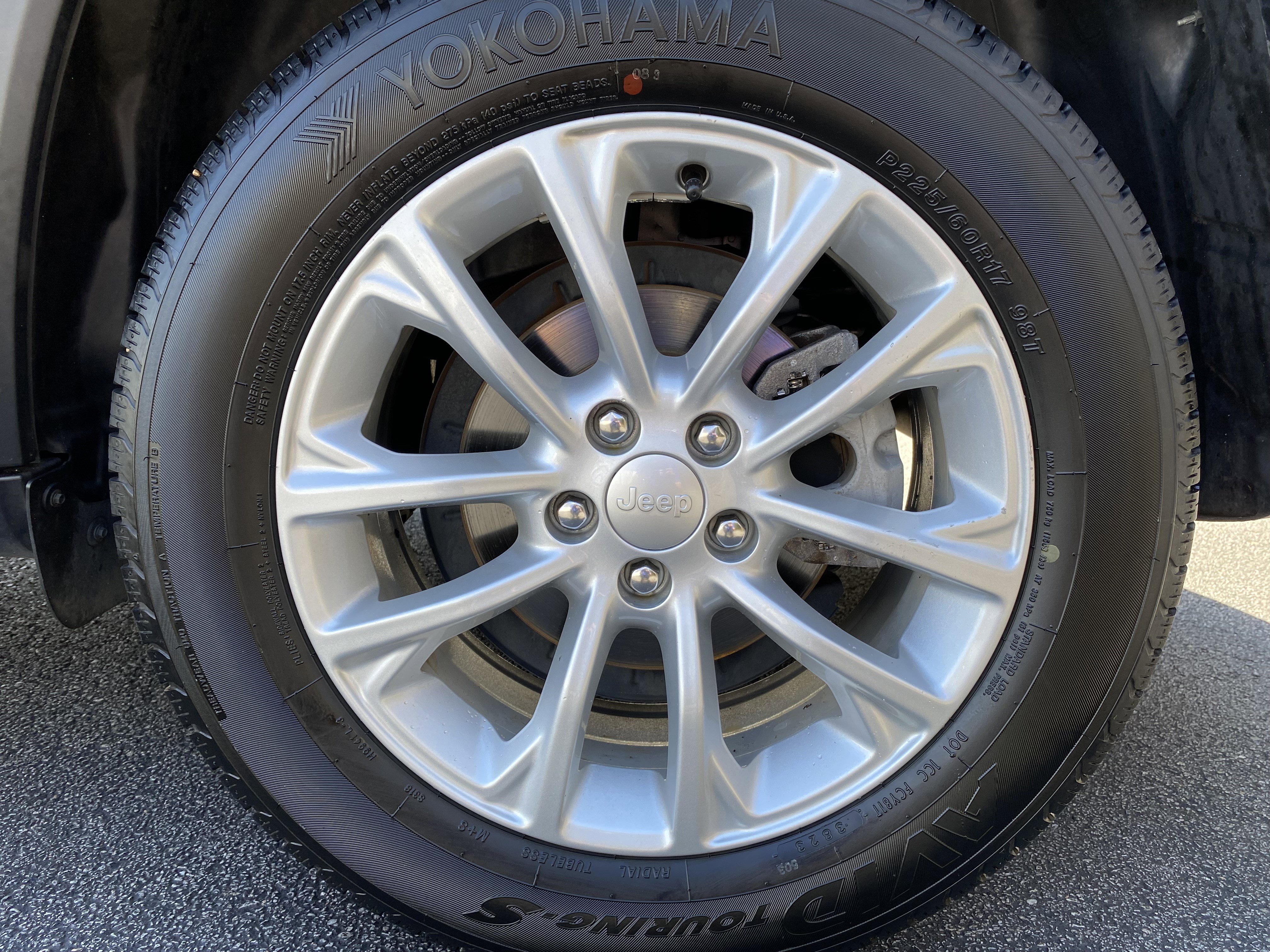 Used 2020 Jeep Cherokee Latitude w/ Cold Weather Group image 39