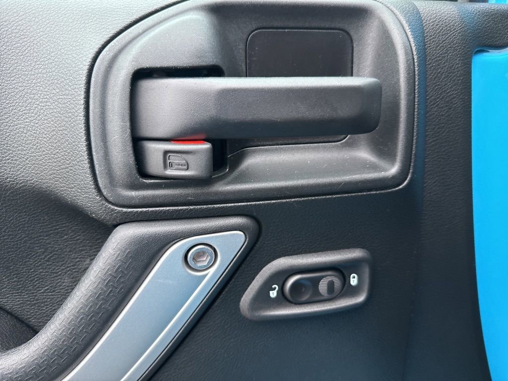 Used 2017 Jeep Wrangler Unlimited Sahara w/ Dual Top Group image 41