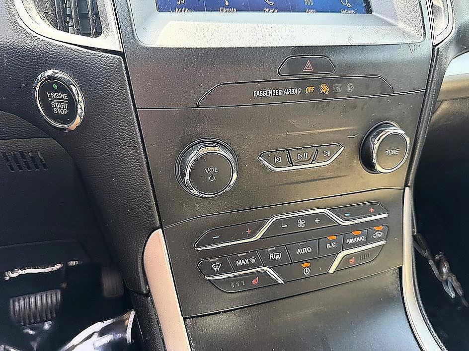 Used 2019 Ford Edge SEL w/ Equipment Group 201A FWD image 16