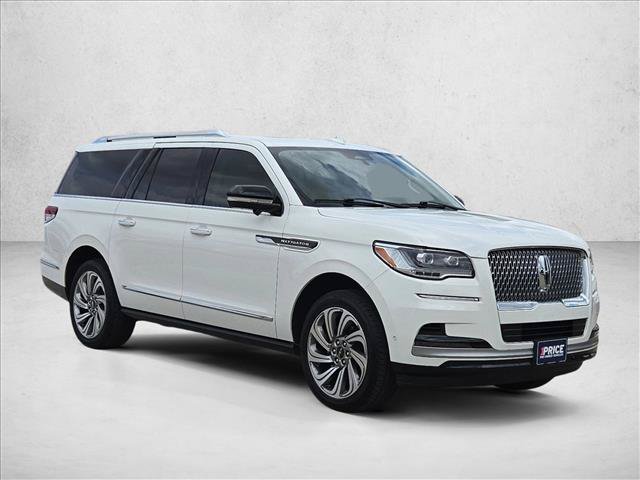 Used 2024 Lincoln Navigator L Reserve AWD/4WD image 3