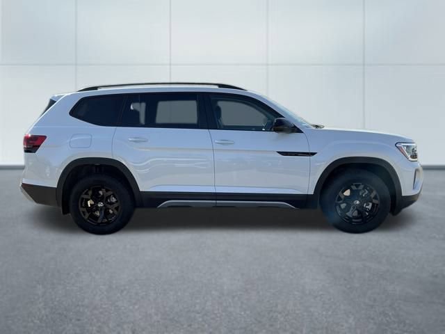 New 2026 Volkswagen Atlas Peak Edition image 3