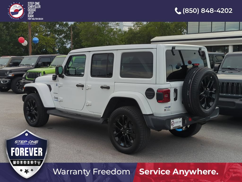 Used 2022 Jeep Wrangler Unlimited Sahara AWD/4WD image 4