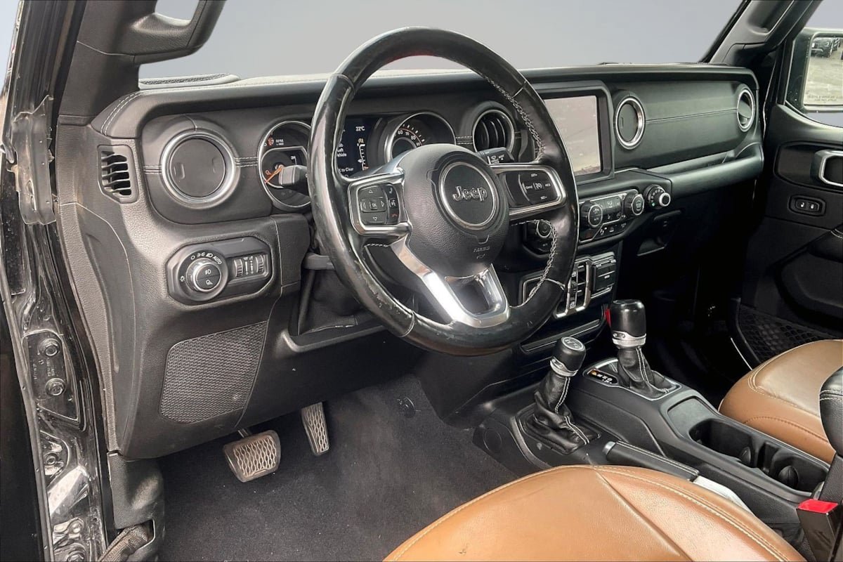 Used 2020 Jeep Gladiator Overland AWD/4WD image 14