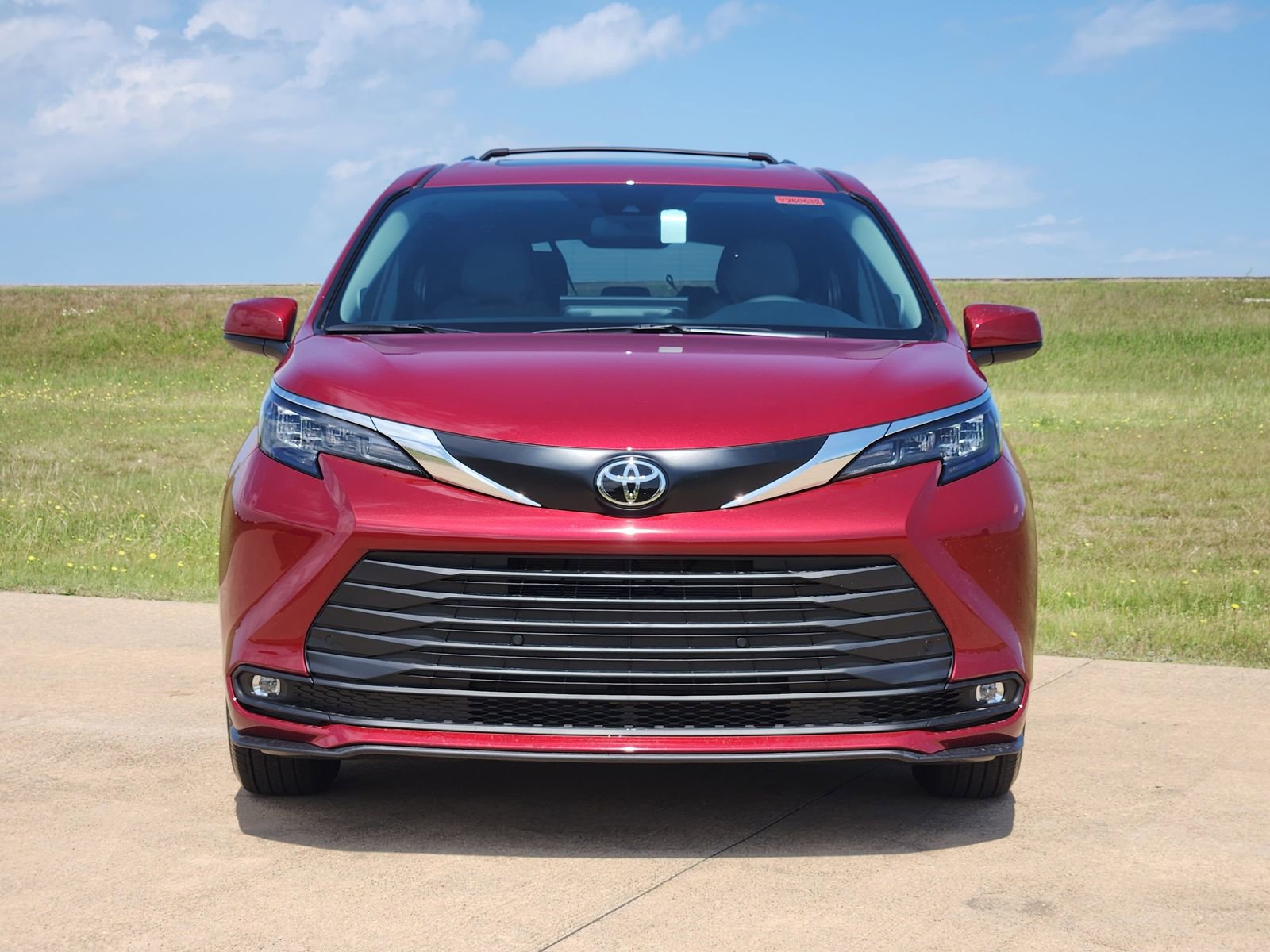 New 2026 Toyota Sienna XLE FWD image 6