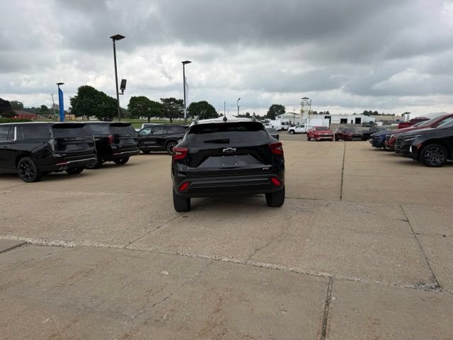 Used 2024 Chevrolet Trax RS w/ Sunroof Package FWD image 6