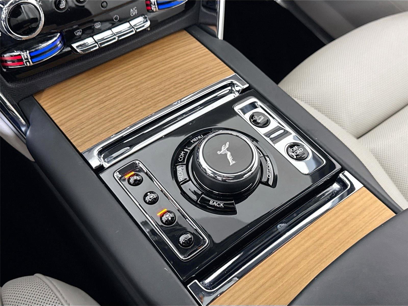 Used 2019 Rolls-Royce Cullinan image 24