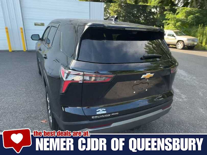 Used 2025 Chevrolet Equinox LT w/ Safety and Technology Package AWD/4WD image 7