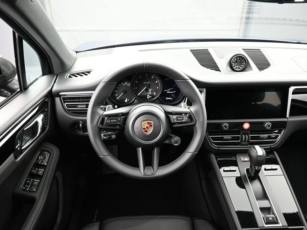 Certified 2026 Porsche Macan AWD/4WD image 18