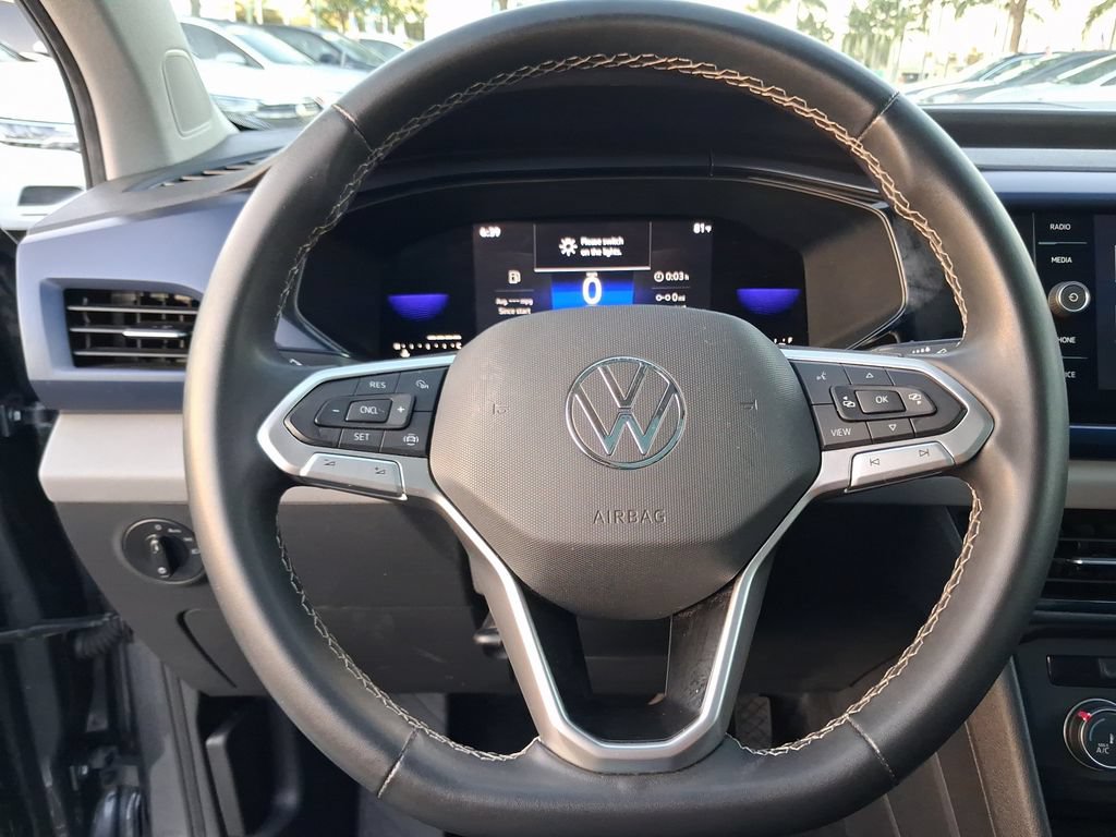 Used 2022 Volkswagen Taos SE w/ Panoramic Sunroof Package FWD image 18