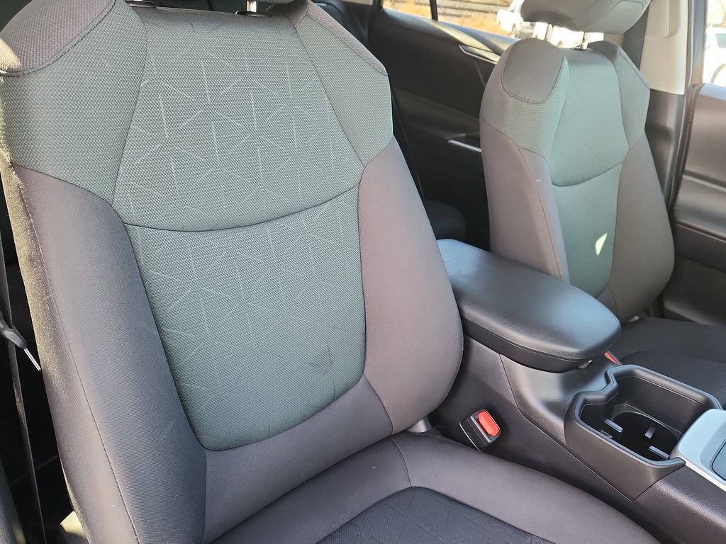Used 2025 Toyota RAV4 XLE image 16