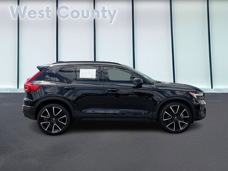 Certified 2025 Volvo XC40 B5 Ultra AWD/4WD image 2