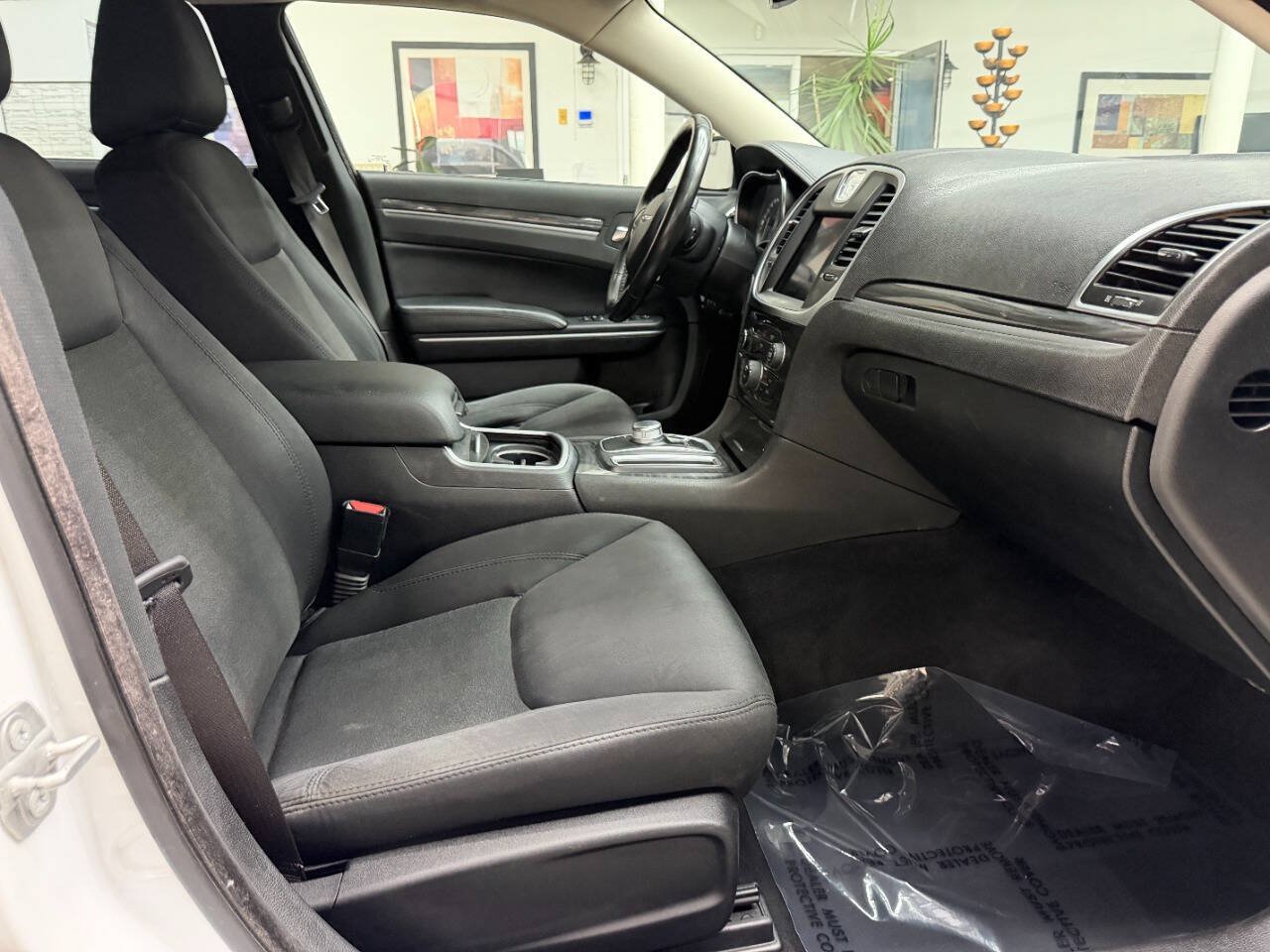 Used 2020 Chrysler 300 Touring w/ Sport Appearance Package AWD/4WD image 18