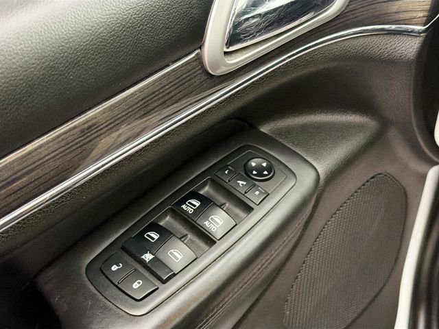 Used 2018 Jeep Grand Cherokee Overland w/ Jeep Active Safety Group image 18